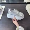 Tênis para Aumentar a Altura para Pessoas Baixas, Novo Modelo de Verão 8cm, Sapatos de Plataforma Finos Respiráveis Versáteis e Modernos
