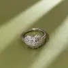 Anel Coreano Transfronteiriço com Textura de Diamante em Forma de Coração para Mulheres Cobre Banhado a Ouro Luxo Leve Alto Padrão Textura de Coração Anel Aberto