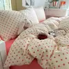 Juego de ropa de cama de cuatro piezas de lunares, grado A para maternidad e infancia, funda de edredón de gasa de doble capa, sábana bajera, funda de edredón, juego de tres piezas para dormitorio de estudiante