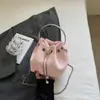 Bolsa Feminina de Nicho Estilo Coreano 2025 Nova Bolsa Transversal de Alto Valor Moda Bolsa de Ombro Único Bolsa Saco