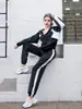 Conjunto Esportivo de Fitness Feminino para Uso Externo Secagem Rápida Conjunto para Corrida Matinal 2025 Novo Moda de Alta Qualidade Tamanho Grande Conjunto de Fitness Yoga