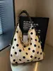 Bolsa de mano de lunares estilo coreano, gran capacidad, estilo relajado, bolsa de hombro, de alta gama, moderna, versátil y adecuada para ir al trabajo