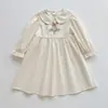 Vestido para Meninas Bordado Floral Pastoral Estilo Floresta 2026 Estilo Outono Gola Boneca Renda Doce Manga Longa Vestido Princesa