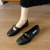 Elegantes zapatos planos tipo mocasín para dama con una sola tira, artículo popular de celebridad de internet 2026, zapatos planos con punta cuadrada que realzan la altura para mujeres menudas
