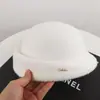 Chapéu Coco Feminino Chapéu Balde Pérola Decoração Simples de Pérola Coroa Redonda Chapéu de Equitação Temperamento Pequeno Chapéu Coco Elegante Boina para Mãe