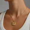 Collar de Acero Inoxidable con Colgante Chapado en Oro Retro para Mujer, Lujo Ligero, Sensación de Alta Gama, Cadena Versátil para Clavícula, Joyería de Diseño de Nicho