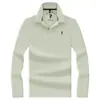Camisa polo masculina de manga longa para o trajeto, feita de 100% algodão mercerizado, cor sólida, respirável, com um pequeno bordado de cavalo e uma superfície texturizada, estilo casual