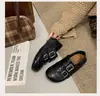 Sandalias estilo brogue británico con doble hebilla, nuevos zapatos casuales slip-on para mujer, mocasines estilo Birkenstock de suela gruesa