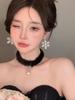 Invierno Navidad exquisito clip para la oreja sin oreja diseño de copo de nieve de diamante flash aretes para mujer de alto sentido para mujer pendientes de nicho de lujo ligero