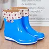 Botas de chuva adultas botas de chuva sapatos impermeáveis cano baixo jelly à prova de chuva sobrebotas sapatos de borracha antiderrapantes botas de água moda de verão feminina curto
