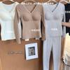 Conjunto Térmico de Manga Larga para Mujer Otoño e Invierno con Aceite de Jengibre Camelia Cachemira Seda, Top de Otoño y Pantalones con Cuello en V y Encaje, Corte Ajustado.