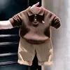 Conjunto de Primavera y Otoño Estilo Coreano para Niños 2026 Nuevo Retro Color Café Textura Bordada Suéter Pantalones Casuales Caqui para Niños