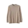 Suéter masculino simples de cashmere com gola redonda, gola alta discreta, corte solto e disponível em tamanhos grandes.