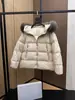Chaqueta de Plumas Popular para Mujer de Alta Calidad, Nueva, Estilo Muñeca, con Cuello de Piel, en Stock