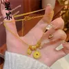 Colar Bússola Trevo Banhado a Ouro com Diamantes, Novo Estilo Chinês Colar de Corrente para Clavícula com Bússola e Mantra de Seis Palavras, Presente para Namorada