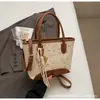 Bolso pequeño tipo cubo portátil para mujer 2024 nuevo estilo coreano bolso de viaje a la moda diseño nicho bolso de hombro bandolera