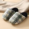 Acolchoados Outono e Inverno Nova Moda Xadrez Listrado Confortáveis Roupas de Casa Casal Masculino e Feminino Pantufas de Algodão Fábrica em estoque