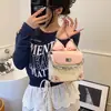 Bolsa Transversal Fofa Transfronteiriça, Mini Bolsa de Ombro da Moda, Bolsa Quadrada Pequena com Corrente, Bolsa de Mão, Estilo Coreano de Verão com Laço Novo Modelo
