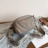 Bolsa transversal estilo minimalista para mulheres 2026 novo modelo versátil leve à prova d'água nylon bolsa para o dia a dia multicamadas bolsa de viagem para celular