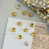 Pedras de strass para manicure douradas, modernas e deslumbrantes, apresentando designs de floco de neve, estrela de cinco pontas e cristal de vidro redondo com base pontiaguda, usadas como acessórios decorativos