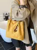 Bolso de axila vintage de gamuza para otoño e invierno para mujer, gran capacidad, nuevo modelo 2026, bolso tote de moda de alta gama para el día a día
