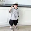 Traje fino de verano para niños 2026 nuevo elegante y moderno ropa de verano para bebé de 3 años conjunto suelto de dos piezas para niños