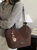 Nova bolsa tote estilosa e moderna para mulheres em 2026, apresentando um design minimalista, uma vibe descontraída e um visual chique e moderno