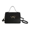 Bolso Coreano de Nicho para Axila para Mujer 2026 Nuevo Bolso de Mano de Moda Cuadrado Pequeño Diseño Único Elegante Bolso Cruzado