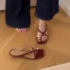 Sandalias de cuña slip-on de moda estilo coreano Chuyuji con hebilla de metal para mujer, nuevos zapatos versátiles de verano estilo hada para exteriores con un look elegante
