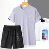 Conjunto Esportivo de Seda Gelada de Verão Secagem Rápida Respirável Camiseta Gola Redonda Conjunto Curto Tendência Feminina Conjunto de Duas Peças para Corrida e Montanhismo Absorvente de Suor