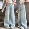 Conjunto de Vitalidad Primavera y Otoño 2026 Nuevo Estilo Dulce y Lindo Dibujos Animados Chaleco de Punto Camisa Jeans Conjunto de Tres Piezas