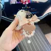 Llavero de corazón de arcilla con colgante de cadena de perlas, accesorio para coche, llavero, accesorio para bolso, estilo creativo europeo y americano para mujer