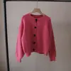 [Bizheng] Nuevo Otoño e Invierno 2025 Estilo Coreano Cuello Redondo Reductor de Edad Sencillo Versátil Aspecto Adelgazante Chaqueta Suéter Cárdigan para Mujer 5446