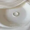 Anel Dourado Estilo Antigo com Brilho de Diamante para Mulheres Retrô Nicho Alto Padrão Luxo Leve Versátil Aberto Tendência 2025