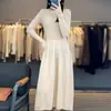 Outono e inverno Novo vestido de lã com gola U cintura ajustada saia grande elegante vestido suéter de tricô vestido de base de lã pura