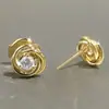 Pendientes de cobre chapados en oro estilo coreano Huitan, pendientes de metal tejido con microincrustaciones de circonita, pendientes pequeños y exquisitos para estudiantes