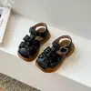 Sandalias Infantiles Cerradas 2026 Verano Nuevo Estilo Zapatos de Princesa de Moda para Niñas Suela Suave Antideslizantes Huecos Zapatos de Playa para Bebés
