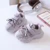 Tênis Dad Shoes Infantil Primavera e Outono Novo Estilo Tênis Esportivo Respirável de Malha para Meninos Design Moderno Sapatos Casuais Antiderrapantes com Solado Macio para Meninas