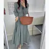 Vestido coreano chic, elegante y suave de cuello redondo, con pliegues irregulares en la cintura, entallado, de longitud media, por encima de la rodilla para mujer, 2026