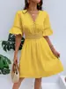 2026 Moda Feminina Verão Novo Estilo Europeu e Americano Amazon Cross-Border Vestido de Cor Sólida com Renda Costurada Moda Decote V Cintura Ajustada