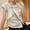 Camisa rosa de estilo dulce de manga corta con tapeta diagonal y detalle de nudo retorcido, nueva colección de verano 2026 para mujer, top ajustado y corto