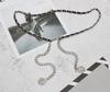 Cadena de cintura tejida elegante y de moda francesa para combinar con todo, cinturón de metal con costuras de cuero, accesorios de moda para mujer con colgante de borla