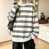 Camiseta masculina de outono estilo americano, peso pesado, corte solto, manga longa, com design listrado, camada interna moderna para adolescentes