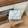 Mochila Grande com Padrão de Diamante para Mulheres, Novo Modelo Primavera/Verão 2026, Estilo Simples e de Alta Qualidade, Mochila Escolar Fashion e Versátil