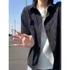 2026 Nueva Camisa de Bolsillo Versátil de Seda de Hielo Manga Corta para Hombre Verano Estilo Hong Kong Chaqueta de Media Manga Camisa Holgada Moderna