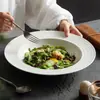 Plato hondo de fábrica Plato sombrero de paja Plato de cerámica blanca Plato plato Plato de servicio Hogar Sentido avanzado Concepto artístico Platos Plato Salah Plato de cena para comida occidental