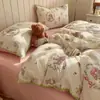 Conjunto de cama de quatro peças em gaze dupla, novo modelo 2026, lençol de cama, roupa de cama, capa de edredom, conjunto de três peças para cama de dormitório, adequado para todas as estações