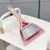 Novo Conjunto Combinado de Vassoura e Pá de Lixo Doméstica Escova de Cama Vassoura Pequena Escova de Limpeza de Plástico para Mesa de Trabalho Vassoura de Limpeza de Carro