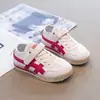 Tênis Infantis 2025 Outono Novo Estilo Meninos e Meninas Antiderrapantes Sapatos de Skate Sola Macia Estilo Tendência Sapatos Branquinhos Leves Sapatos Forrest Gump