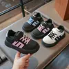 Nuevos Zapatos de Patinaje para Niños 2024 Niños y Niñas Velcro Zapatos Deportivos Bloqueo de Color Negro Blanco Rosa Suela Suave Antideslizantes Casuales Zapatos para Niños